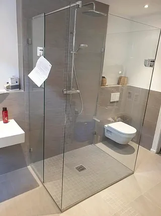 Glaserei Brede OHG in Lübeck Ganzglasduschen und Glastüren 03